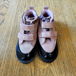 NEW! Girls high top winter booties pink and black patent size EU31, US13/13.5